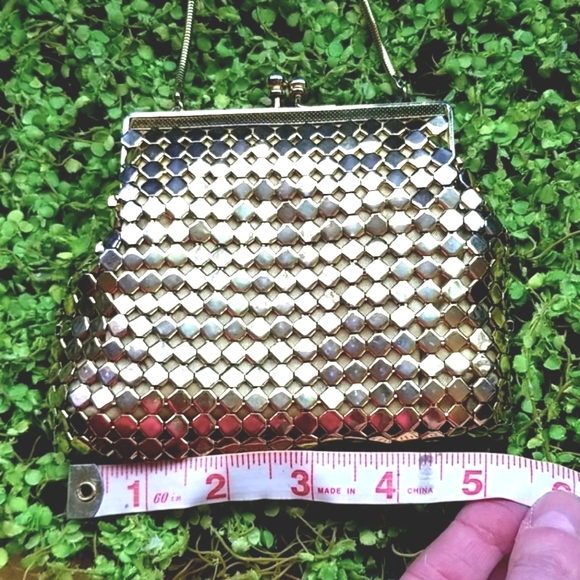 Glitzy ART Lumured Gold Mesh Germany Clam Shell Fancy Special Bag Purse 5" sq - Picture 12 of 13